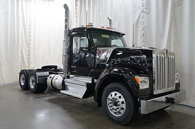 2027 Kenworth W990