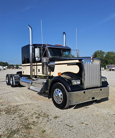 2027 Kenworth W900L