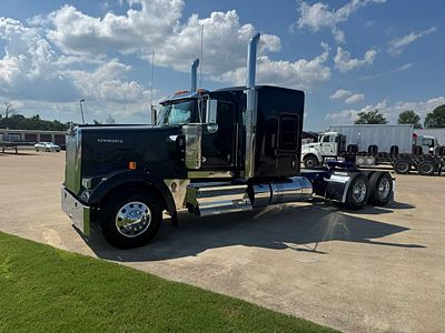 2027 Kenworth W900L
