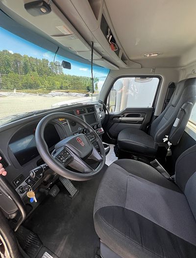 2025 Kenworth T880
