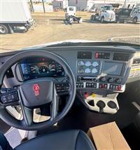 2025 Kenworth T880