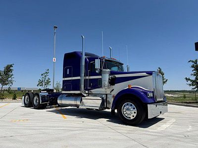 2027 Kenworth W900L