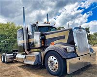 2023 Kenworth W900L