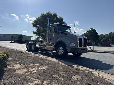 2027 Kenworth T880