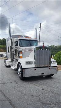 2025 Kenworth W900L