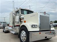 2025 Kenworth W900L