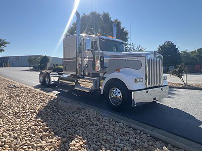 2027 Kenworth W900L