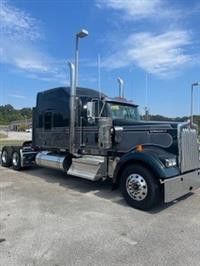 2025 Kenworth W900L