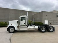2027 Kenworth W900L