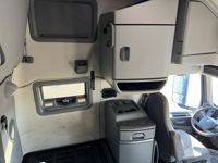 2021 Volvo VNL64T760