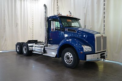 2027 Kenworth T880