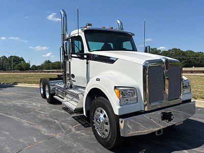 2027 Kenworth T880