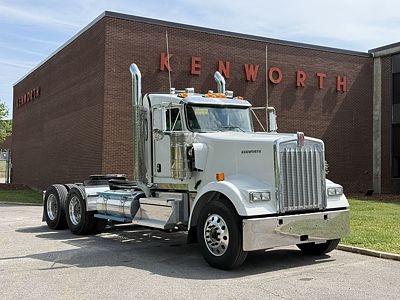 2027 Kenworth W900L