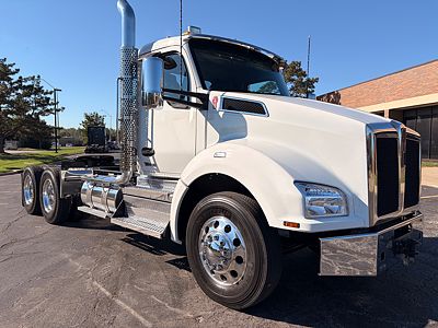 2025 Kenworth T880