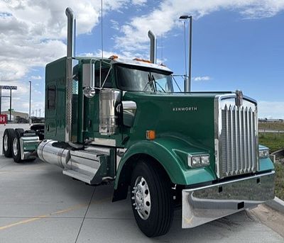 2027 Kenworth W900L