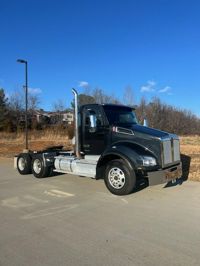 2023 Kenworth T880