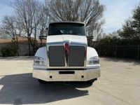 2024 Kenworth T880