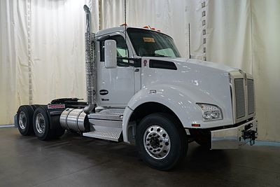 2027 Kenworth T880