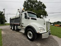 Used 2023 Kenworth T880 for Sale