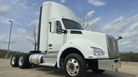 2025 Kenworth T880