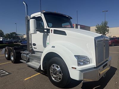 2024 Kenworth T880
