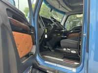 2023 Kenworth T680