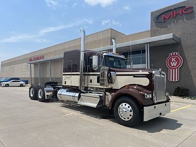 2027 Kenworth W900L