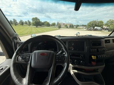 2022 Peterbilt 579