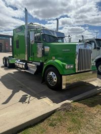 2022 Kenworth W900L