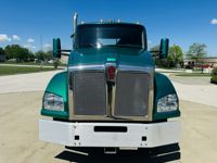 2023 Kenworth T880