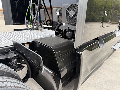 2023 Peterbilt 579