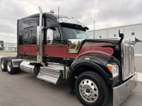 2023 Kenworth W990