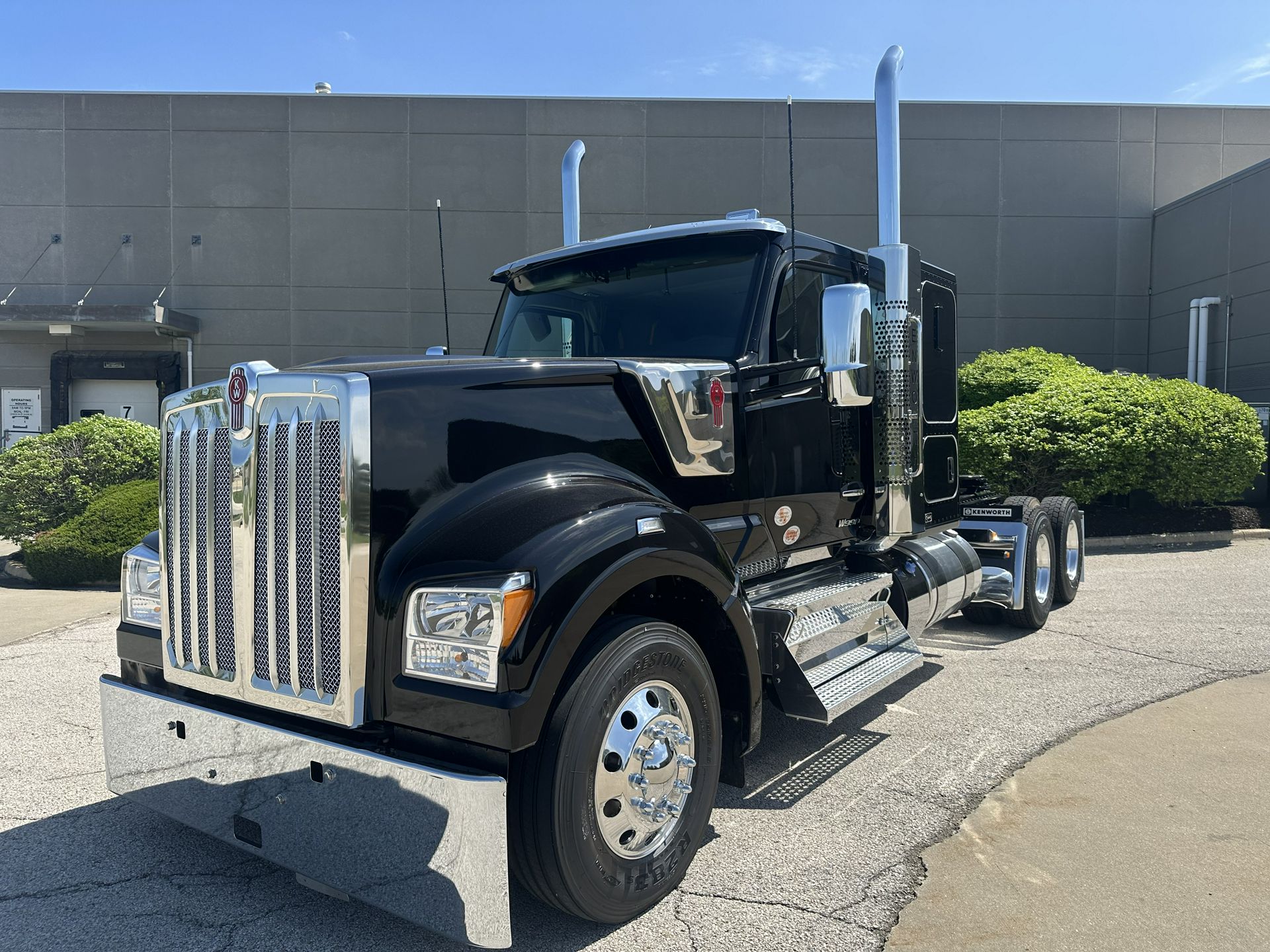 2027 Kenworth W990