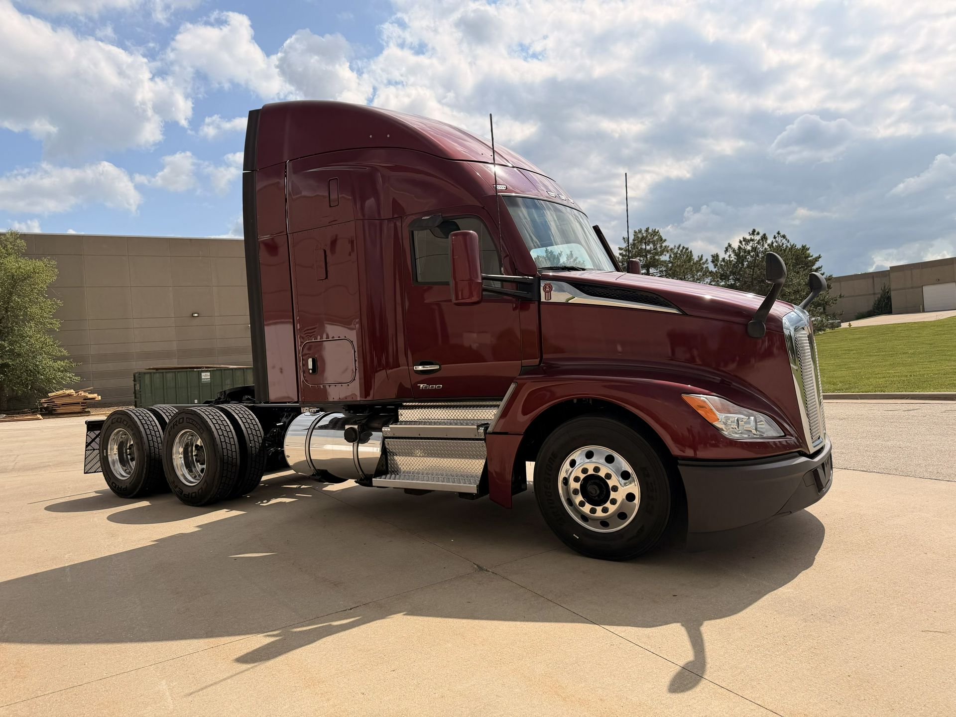 2023 Kenworth T680
