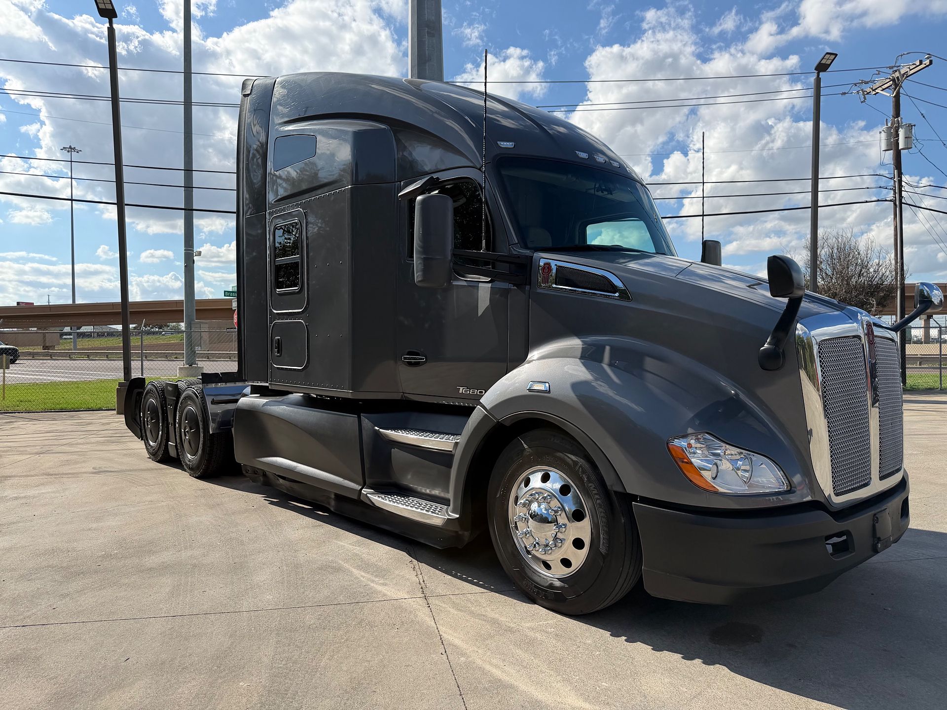 2022 Kenworth T680