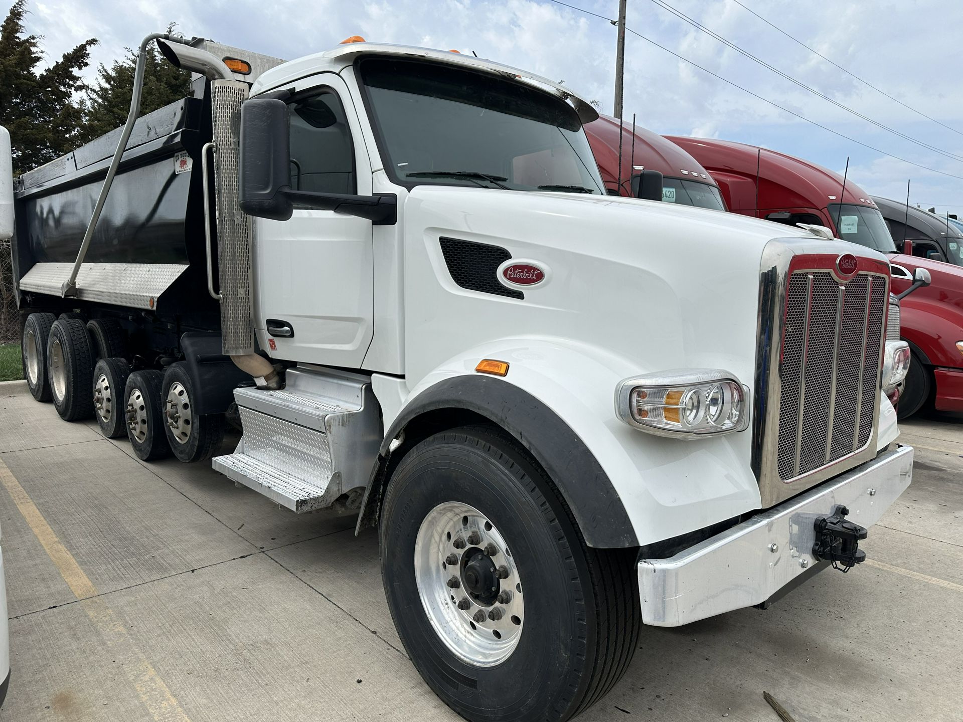 2023 Peterbilt 567