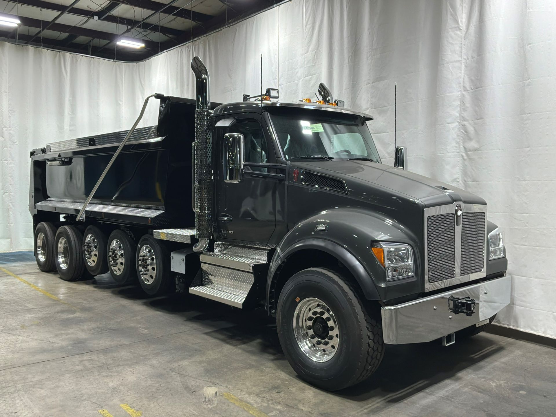 2027 Kenworth T880