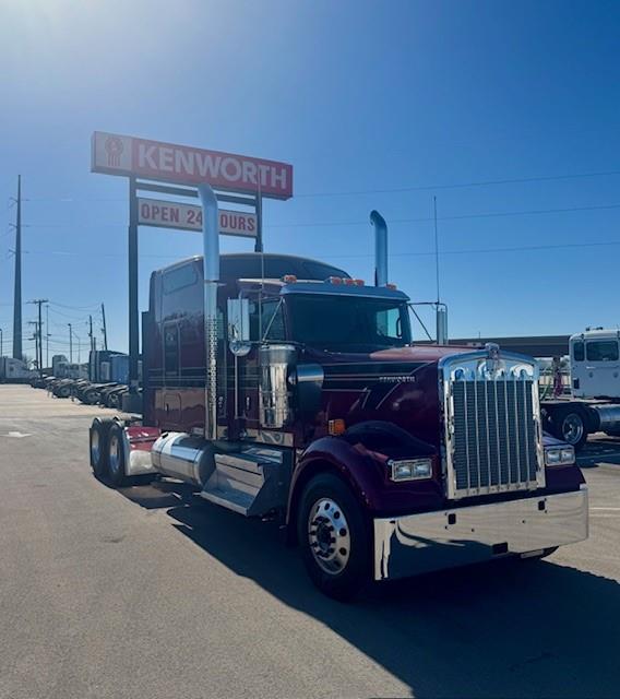 2025 Kenworth W900L