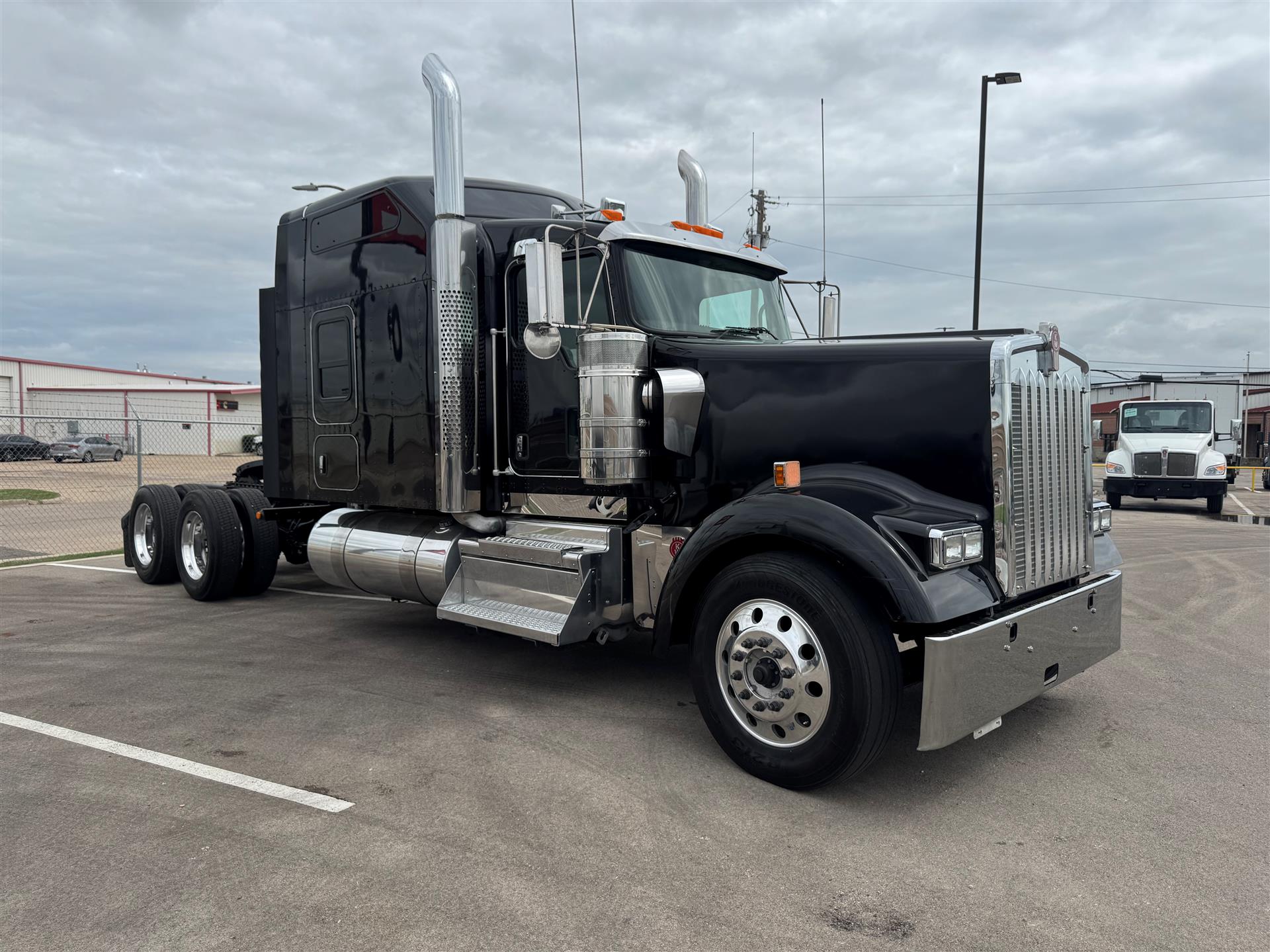 2023 Kenworth W900L