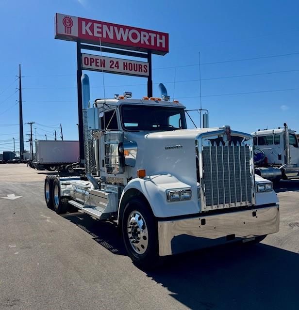 2025 Kenworth W900L