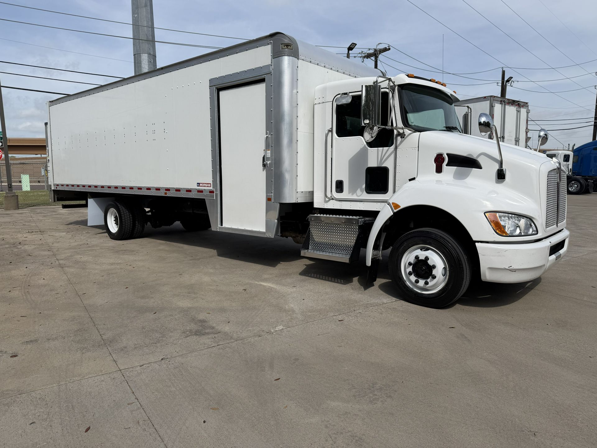 2023 Kenworth T270