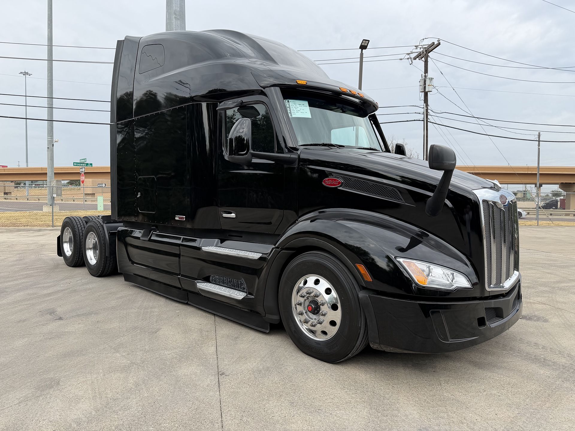 2023 Peterbilt 579