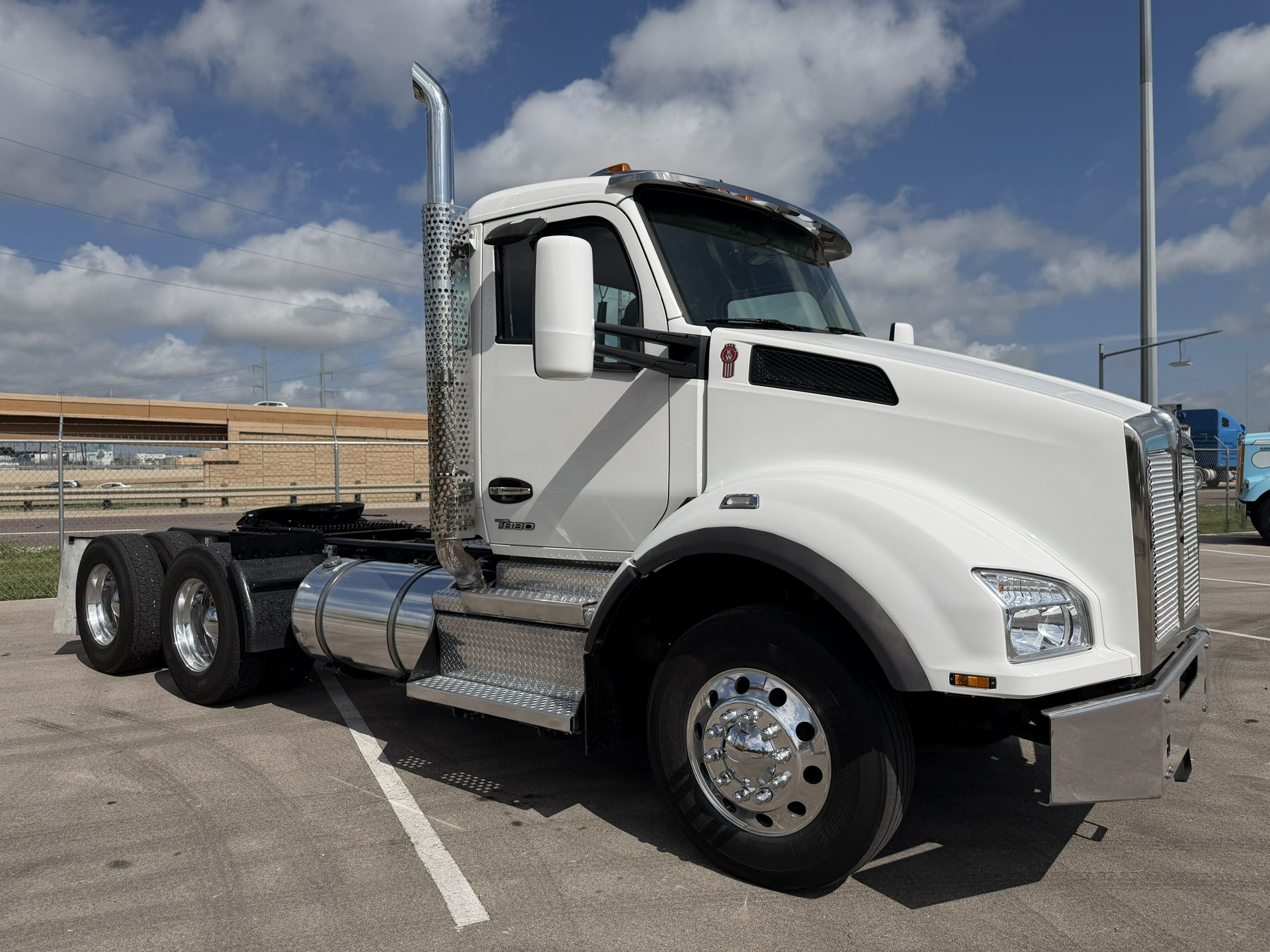 2024 Kenworth T880