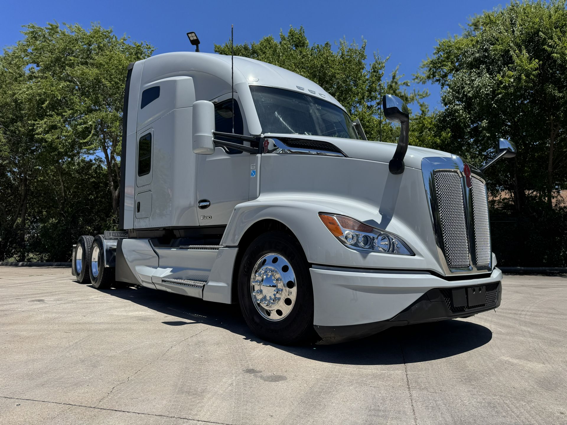 2023 Kenworth T680