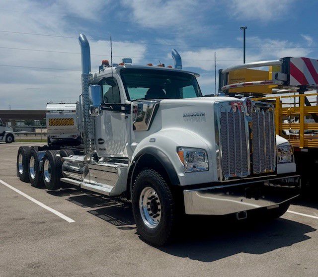2026 Kenworth W990