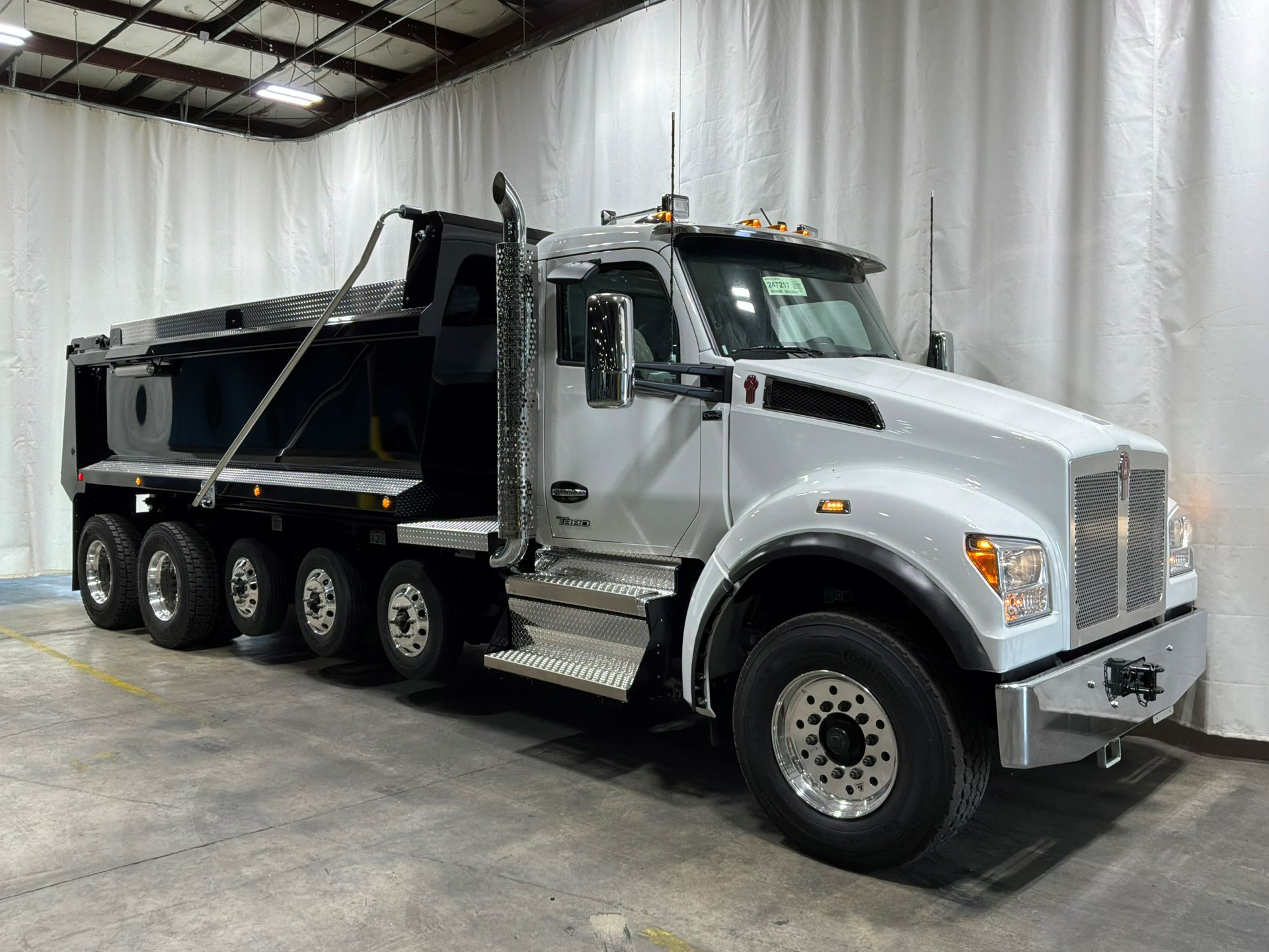 2027 Kenworth T880