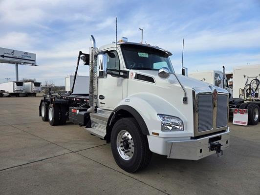 2025 Kenworth T880