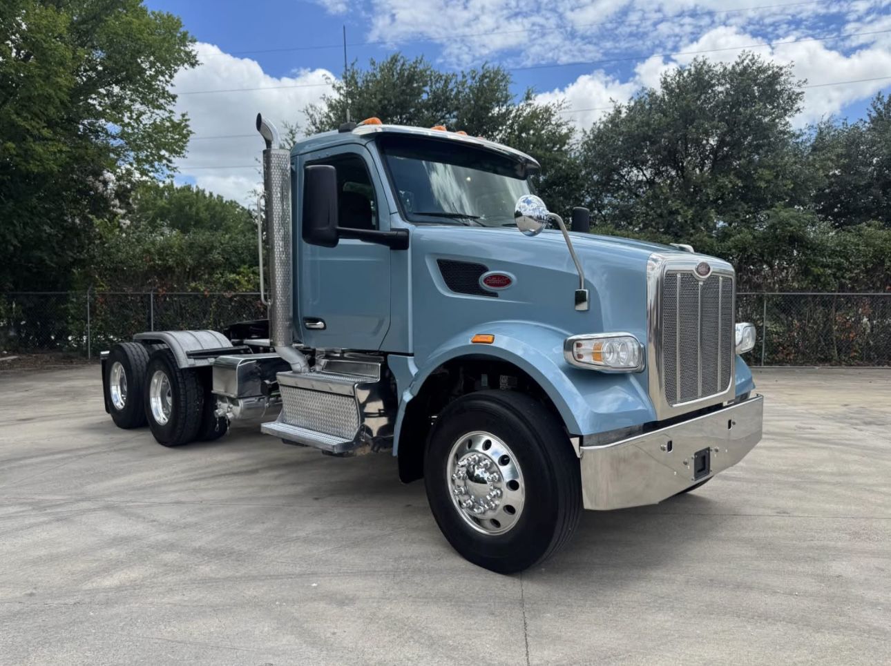 2023 Peterbilt 567