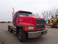 1999 Mack CL753