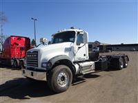 2015 Mack GU713